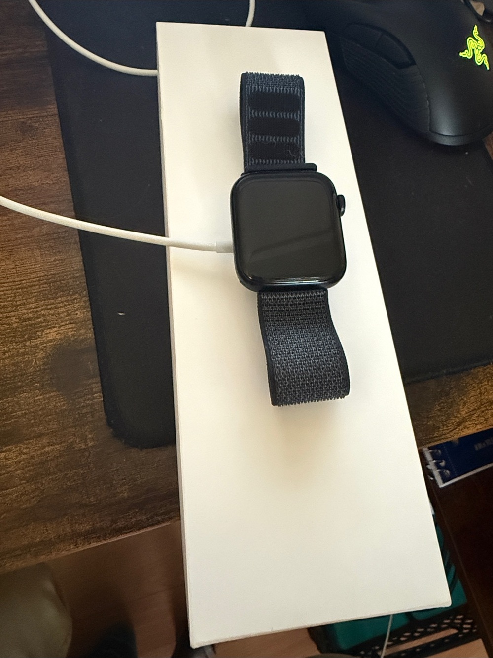 44mm Apple Watch SE GPS+Cellular with Velcro apple band